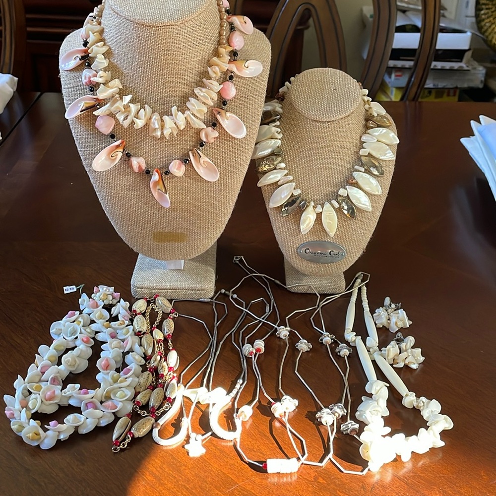 ♡13 Piece Shell Necklace And Clip Earring Set♡